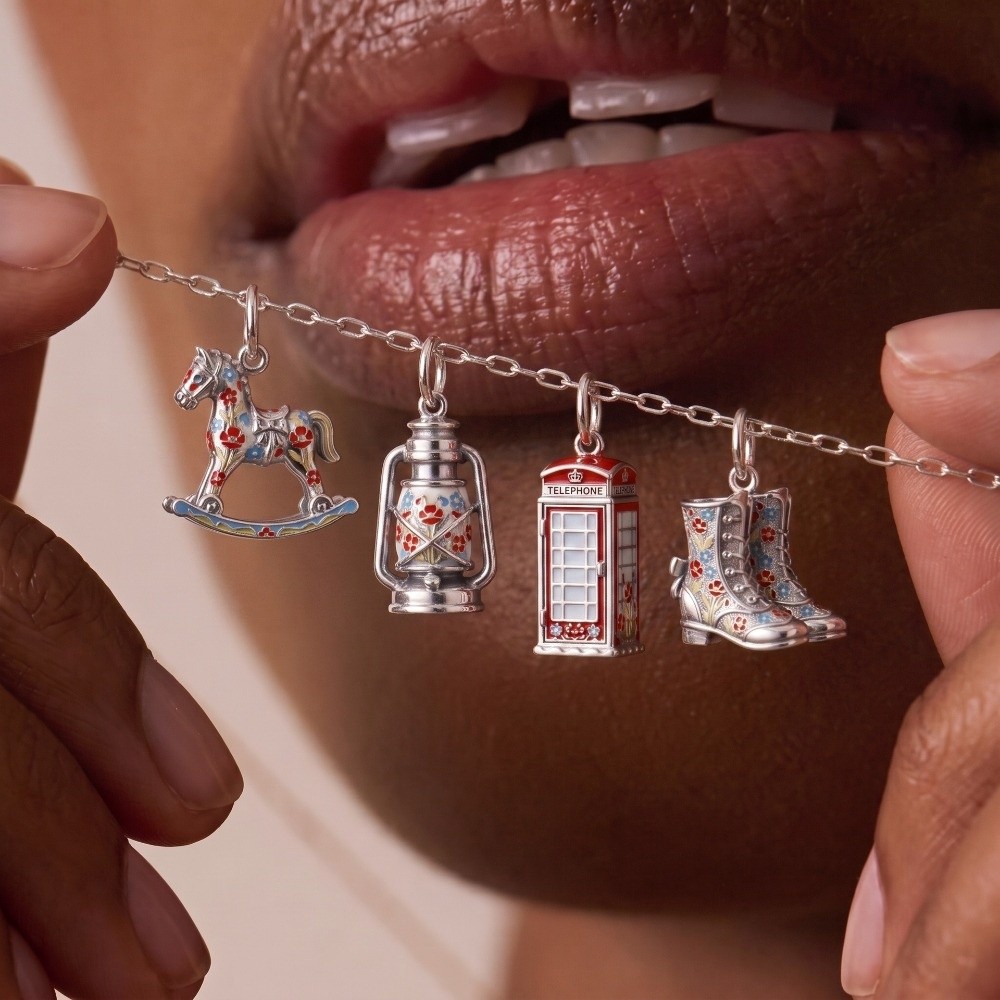 Jewelry Making London - ステンレス製の漫画風ペンダント、英国をテーマにしたミニチュアジュエリー、エナメル素材、ロンドンをテーマにしたDIYチャーム、ギフトに最適。