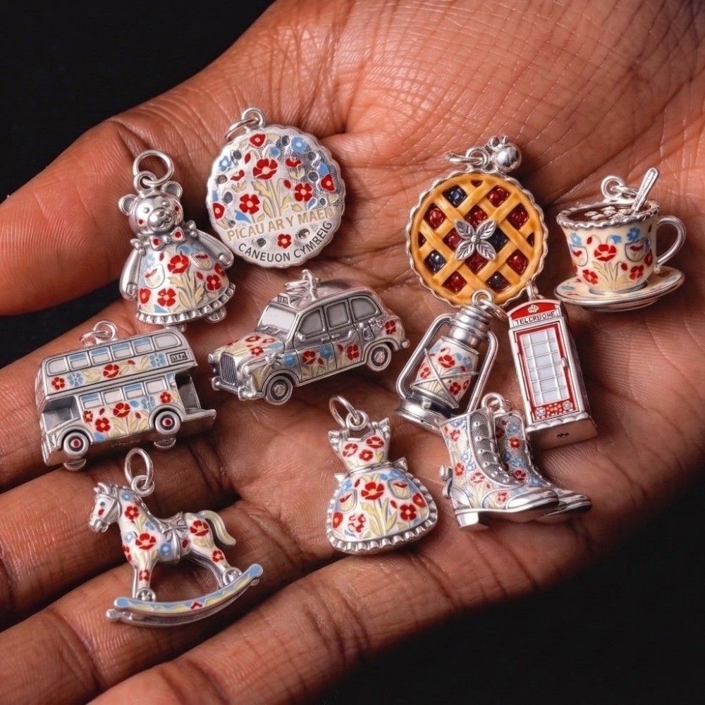おしゃれなステンレス製の漫画風ペンダント。ミニチュアのエナメ - Jewelry Making London のレビューと価格